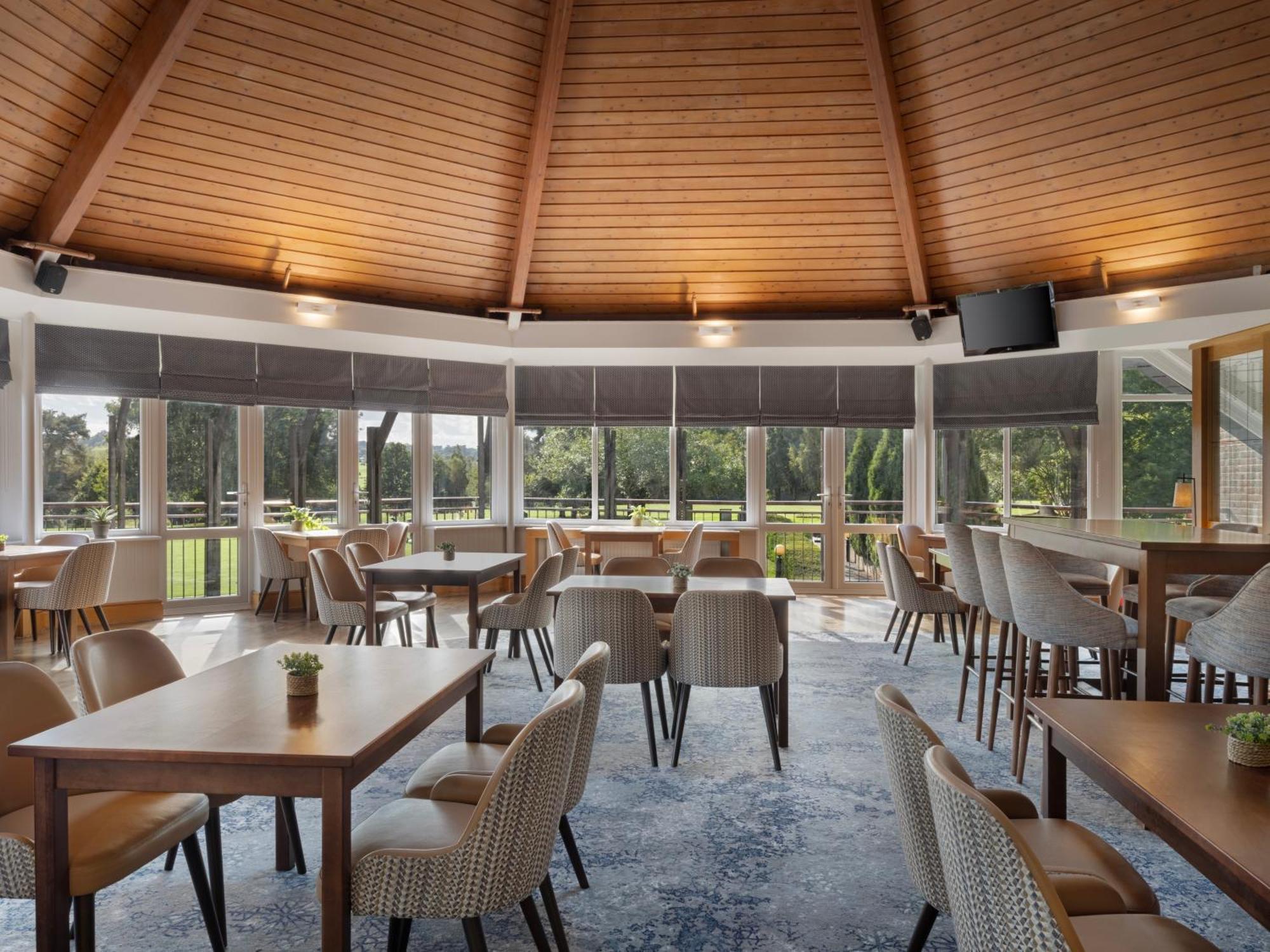 Delta Hotels By Marriott Tudor Park Country Club Maidstone Exterior foto